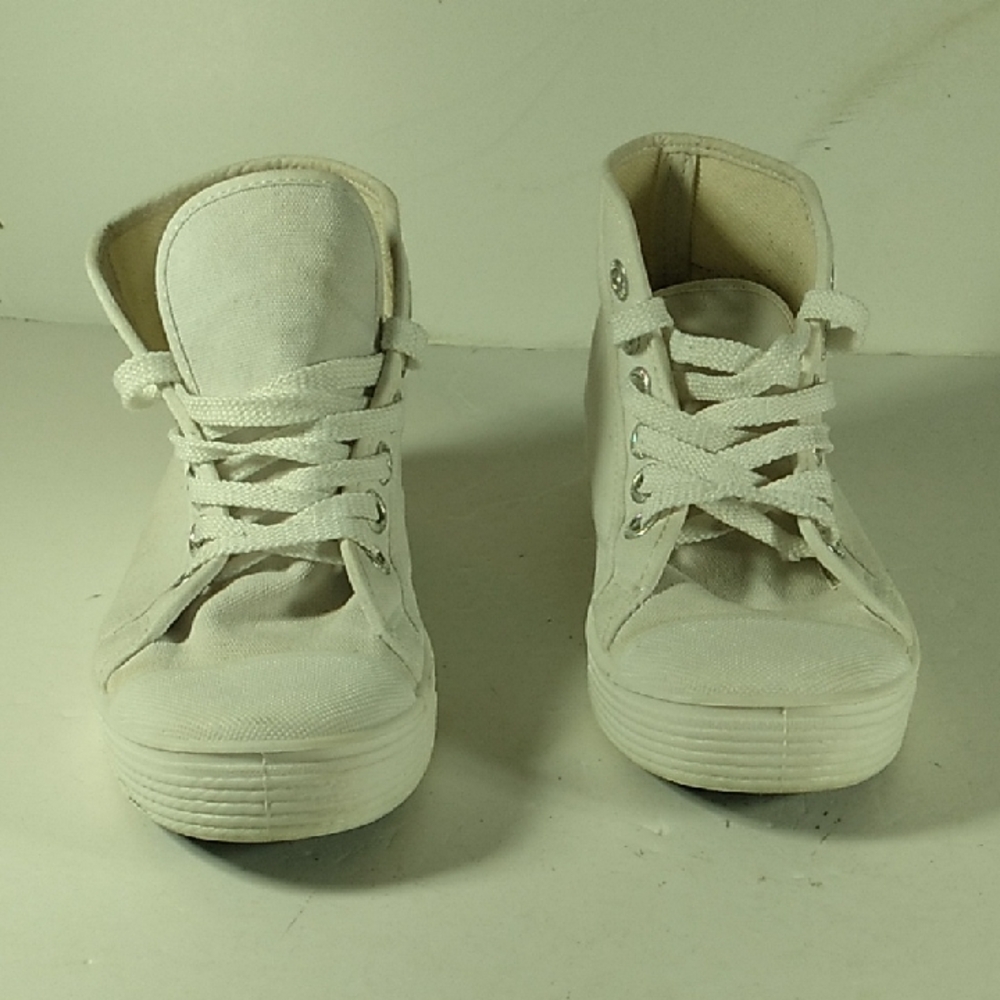 Venus, Off White High-Top Size 5.5 Unisex Sneakers.